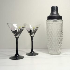 vintage Luminarc Ana&iuml;s martini cocktail glazen zwart en glazen Nestl&eacute; cocktailshaker
