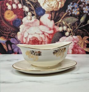 vintage feestelijke Boch porseleinen sauskommetje met goudkleurige versiering